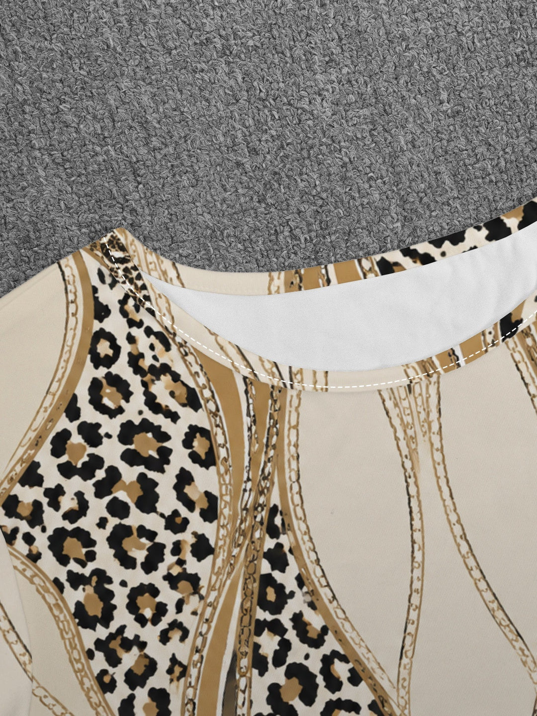 Elaren – Kettenglied-Leopardenmuster Jersey-T-Shirt