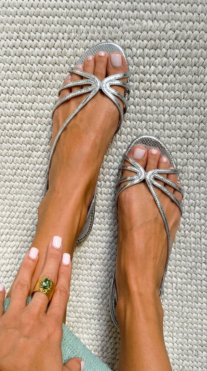 Kirela – dünnriemige Metallic-Optik-Sandalen