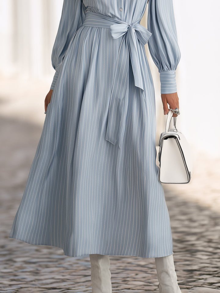Zevine – Set aus Rüschenshirt mit Stehkragen und gestreiftem Maxikleid