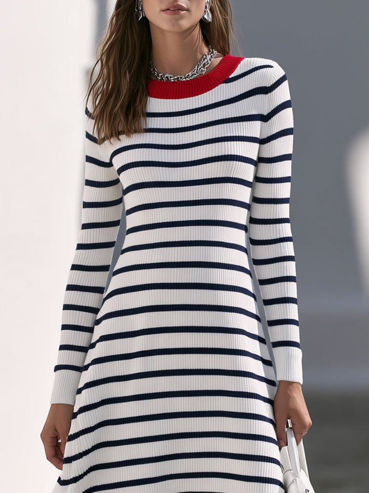 Savise – Rippstrick-Midi-Kleid mit kontrastfarbenem Halsausschnitt