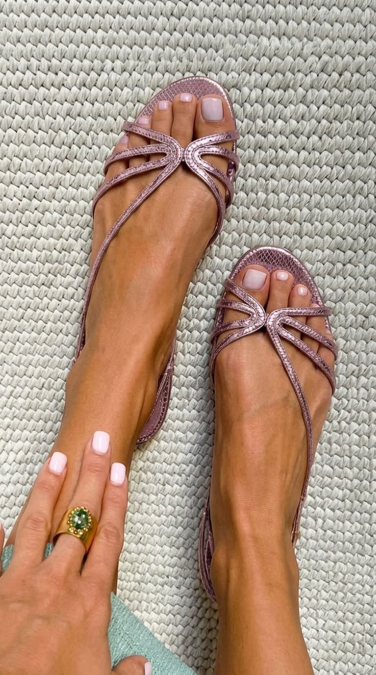 Kirela – dünnriemige Metallic-Optik-Sandalen