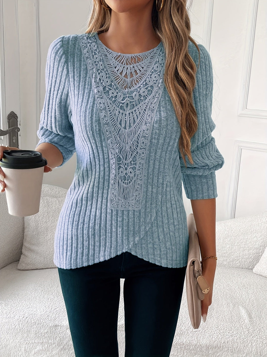 Nivara – Rundhals-Strick-T-Shirt mit Spitzenbesatz