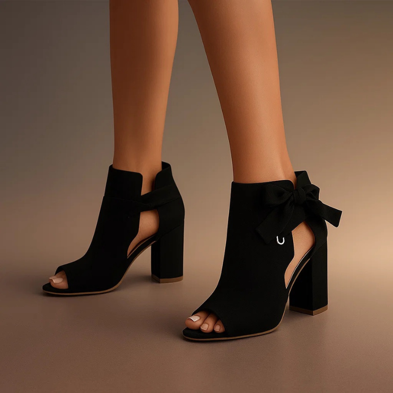 Rivena – Knöchelschleife Wildleder-Absatzsandalen