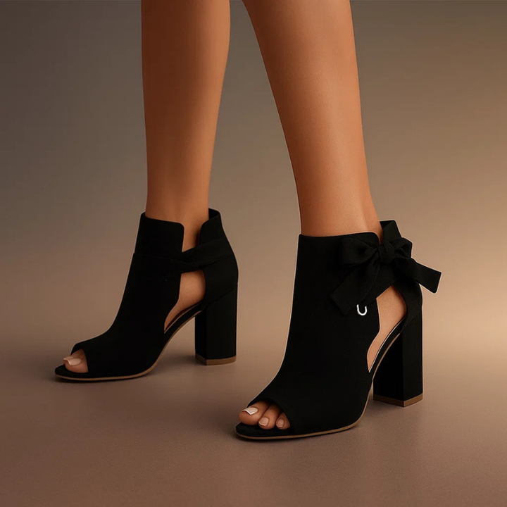 Rivena – Knöchelschleife Wildleder-Absatzsandalen