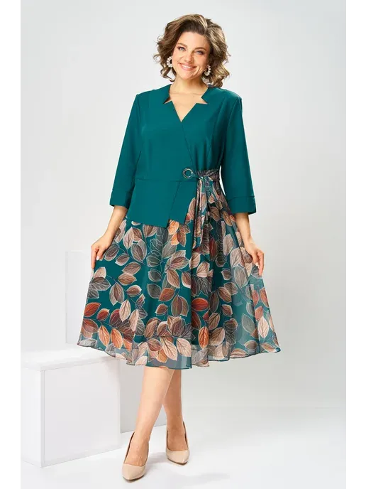 Ilyra – Reverskragen-Chiffonkleid
