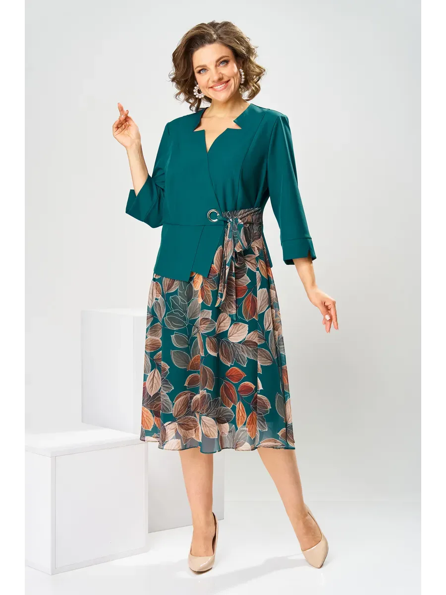 Ilyra – Reverskragen-Chiffonkleid