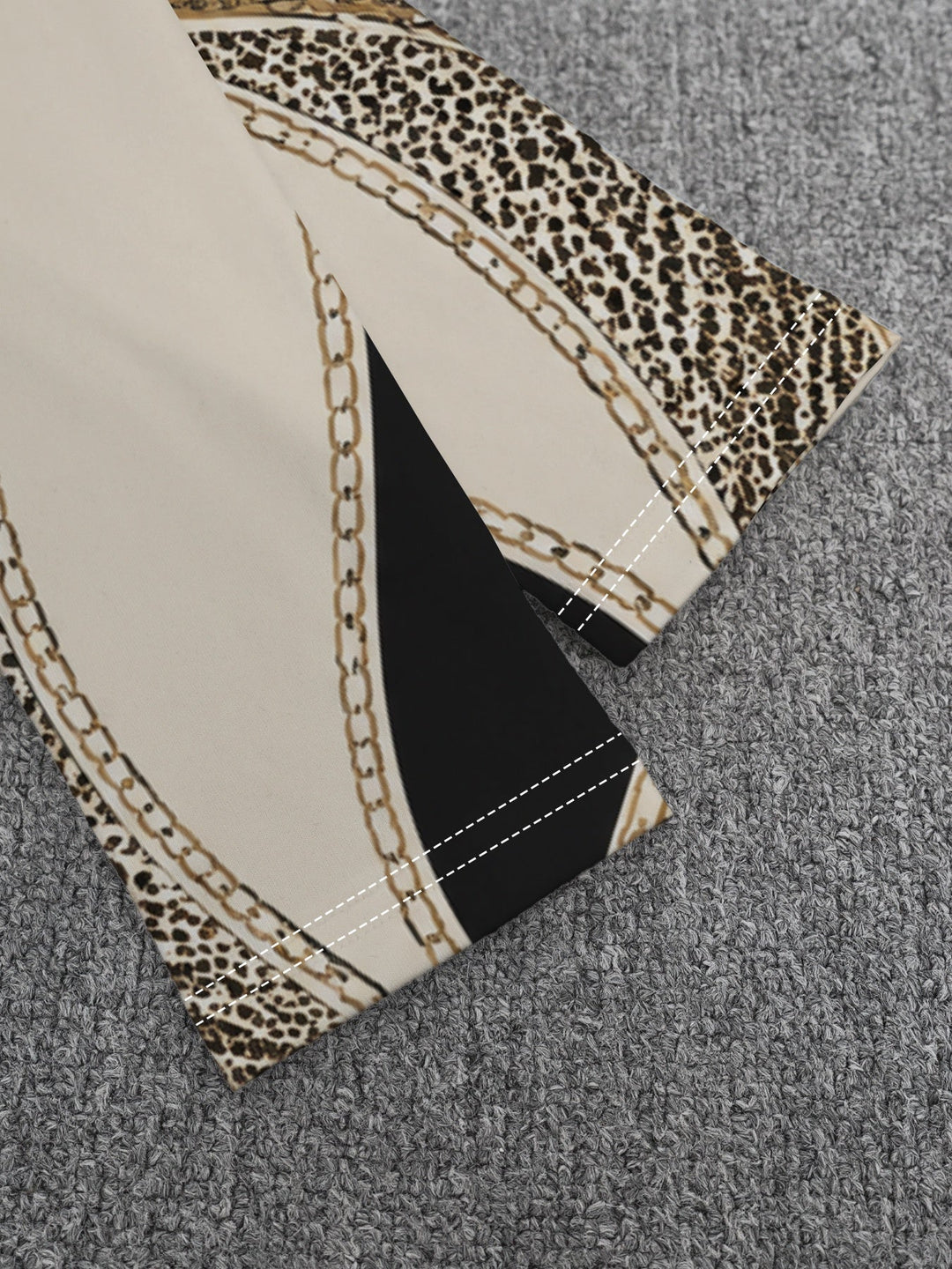 Elaren – Kettenglied-Leopardenmuster Jersey-T-Shirt