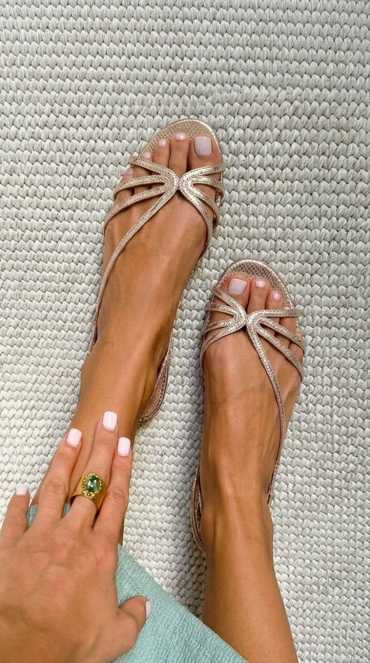 Kirela – dünnriemige Metallic-Optik-Sandalen