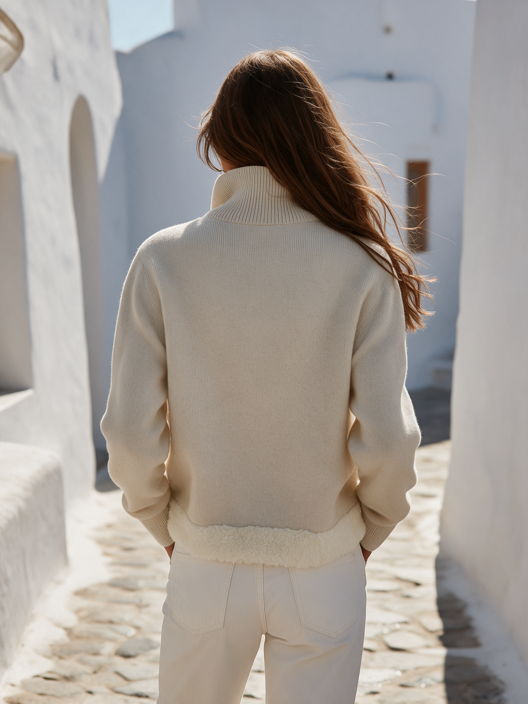 Vesara – Kunstfellsaum-Strickjacke