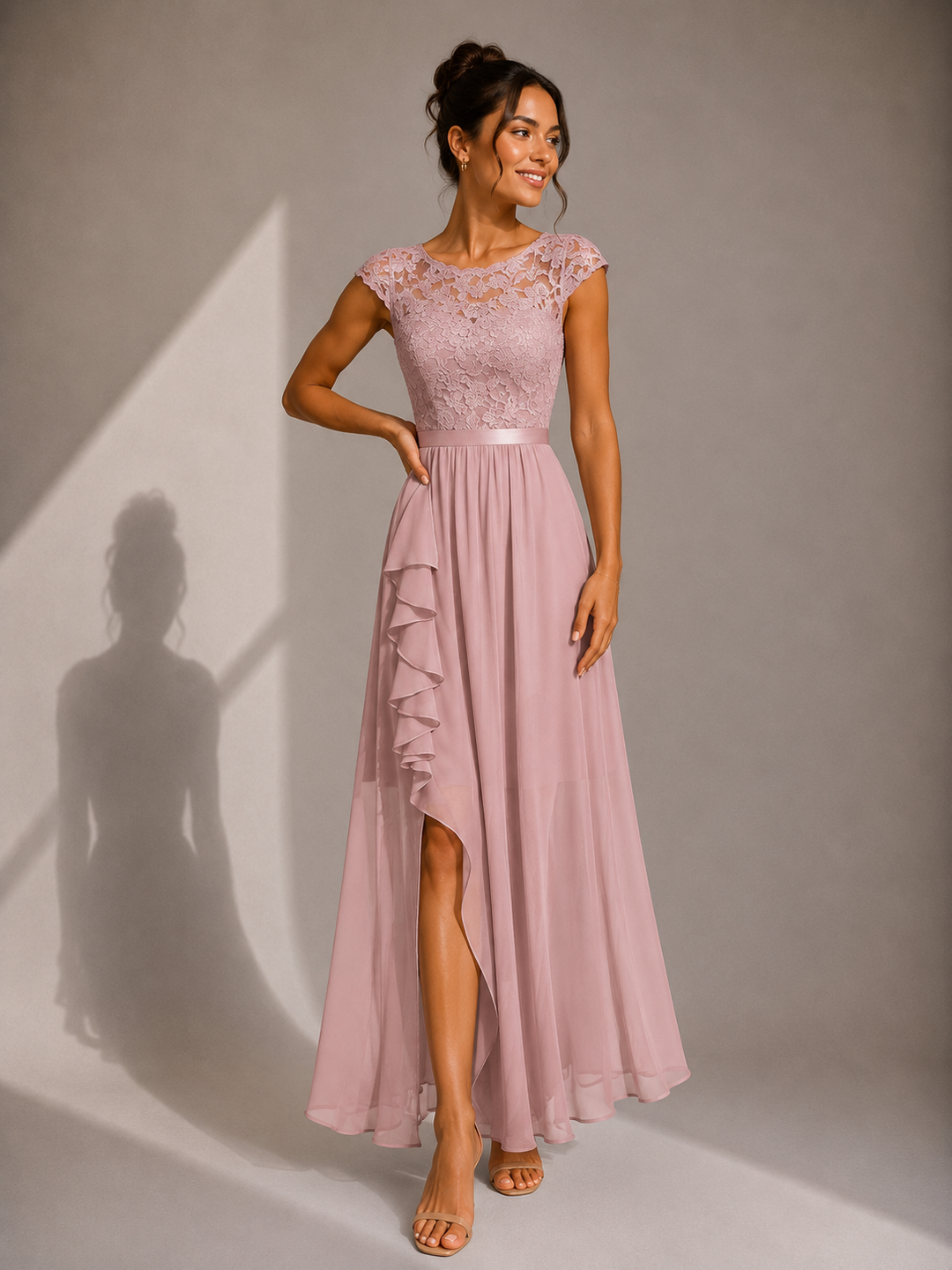 Verine – Maxikleid mit transparentem Ausschnitt