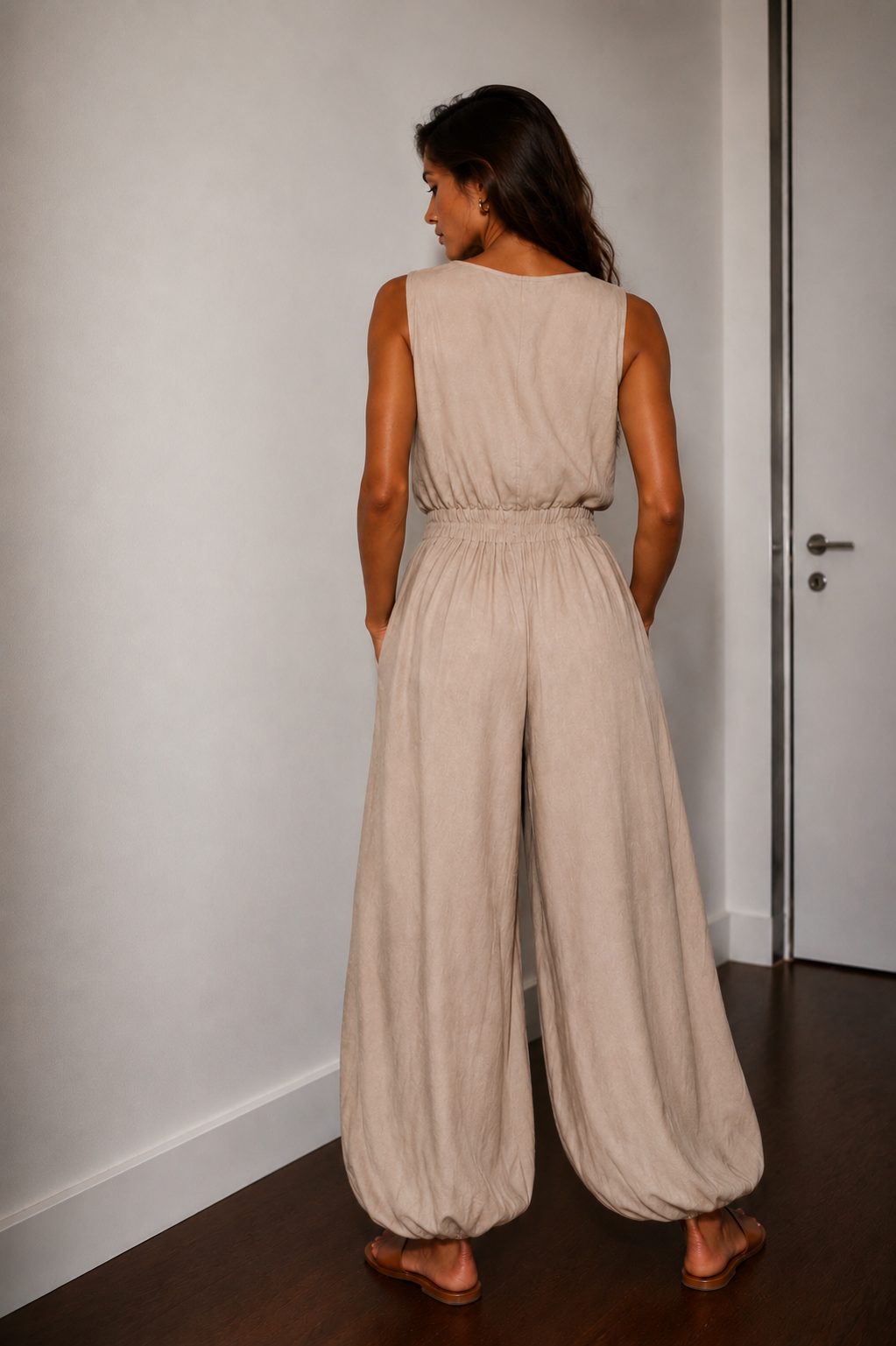Nevara – Leichter Jumpsuit mit weitem Bein