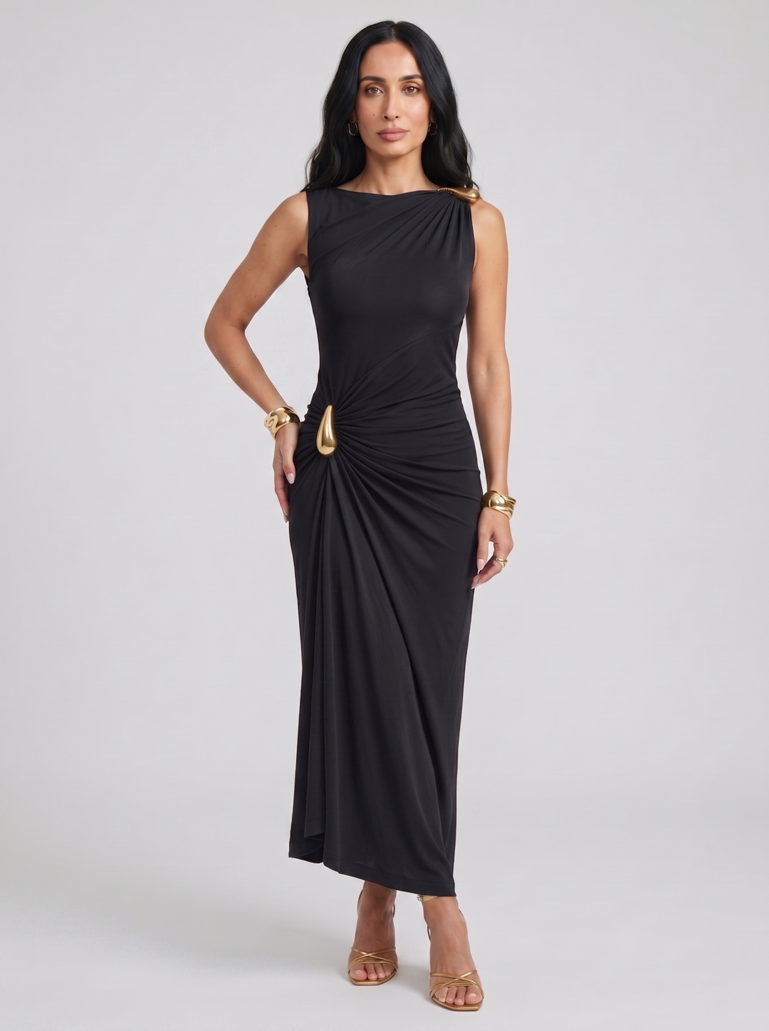 Mireva – Hüftgerafftes Kleid aus technischem Stoff