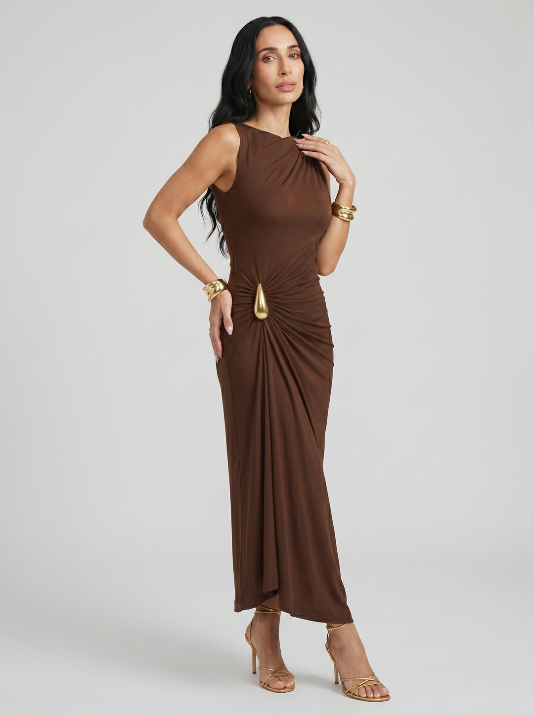 Mireva – Hüftgerafftes Kleid aus technischem Stoff