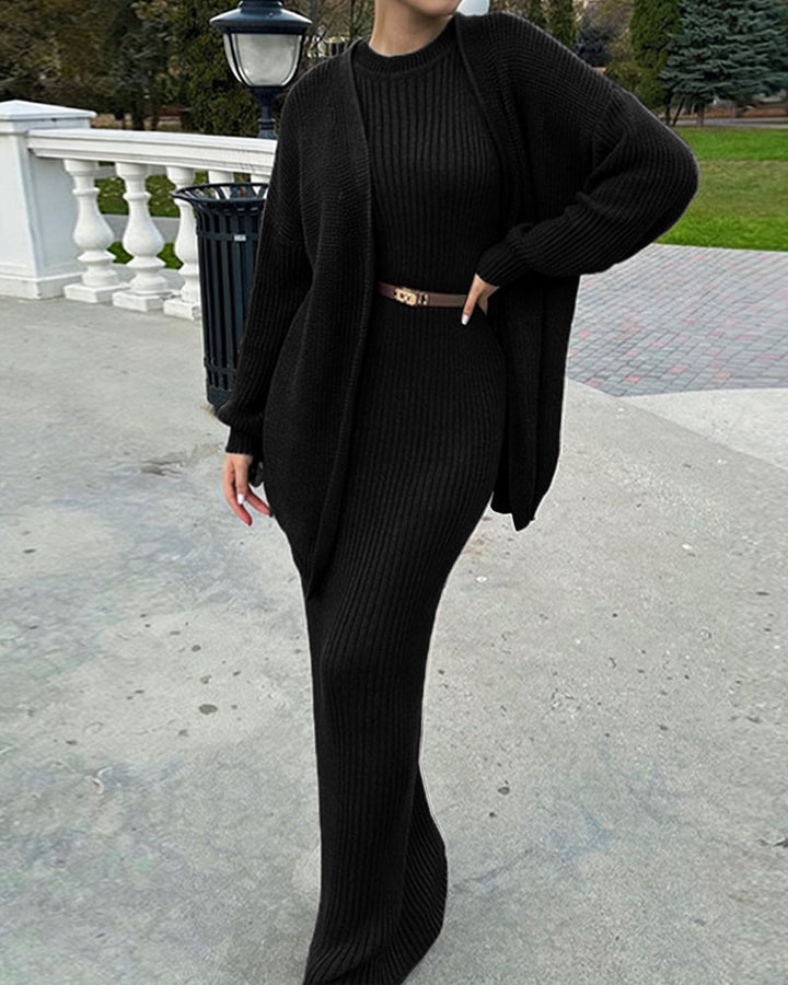 Nivara – Figurbetontes Rippstrickkleid mit Strickjacke im Set