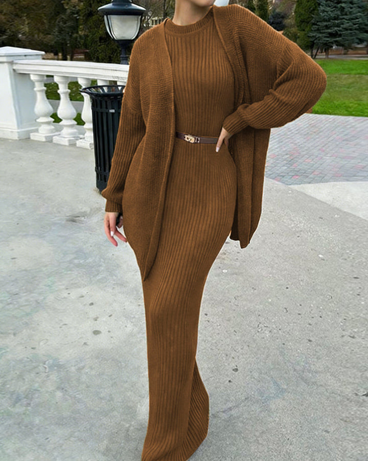 Nivara – Figurbetontes Rippstrickkleid mit Strickjacke im Set