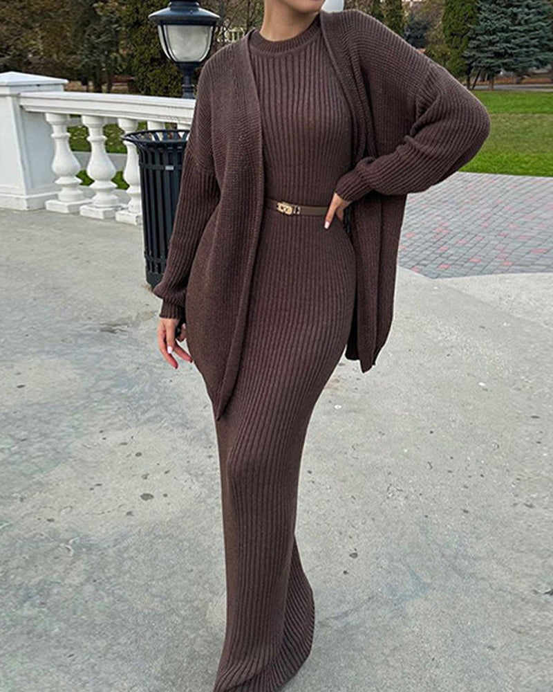 Nivara – Figurbetontes Rippstrickkleid mit Strickjacke im Set