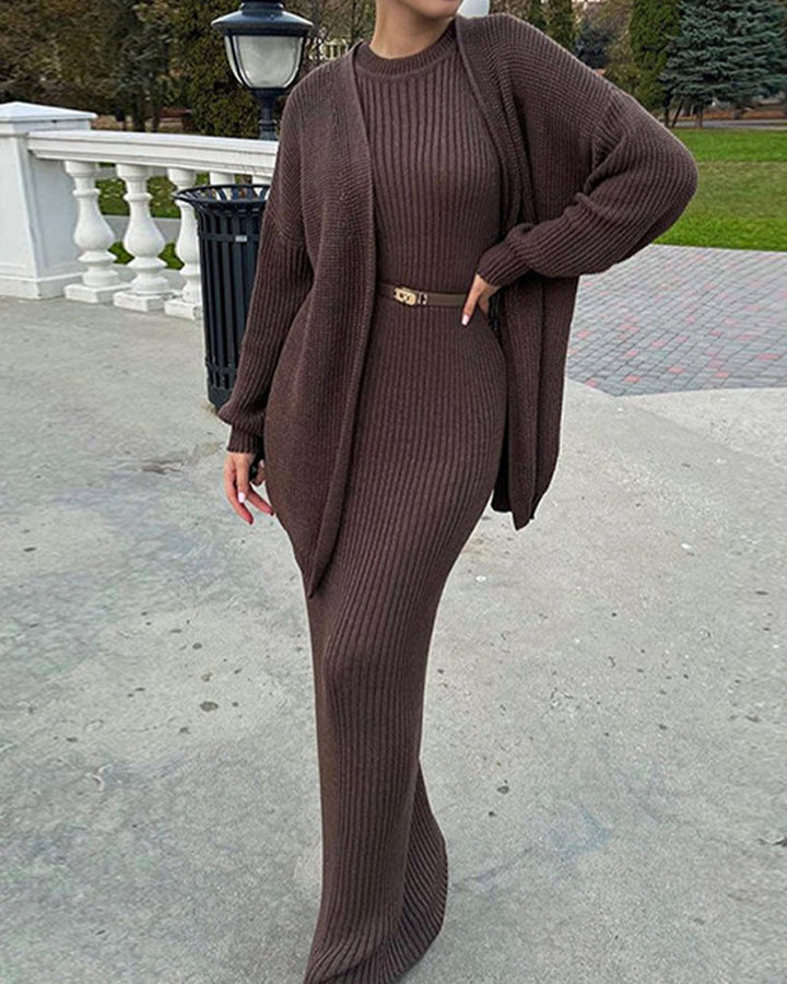 Nivara – Figurbetontes Rippstrickkleid mit Strickjacke im Set