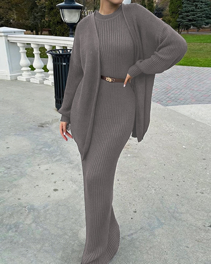 Nivara – Figurbetontes Rippstrickkleid mit Strickjacke im Set