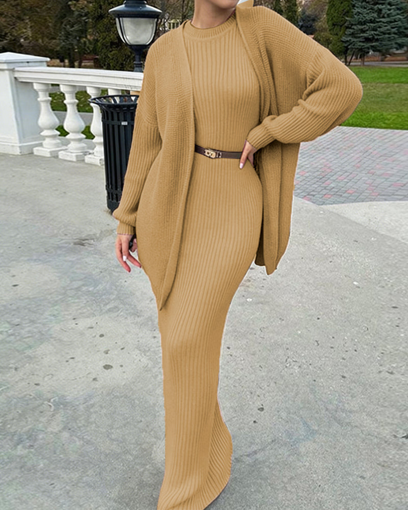 Nivara – Figurbetontes Rippstrickkleid mit Strickjacke im Set