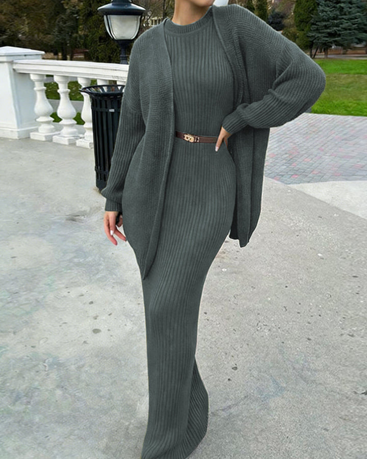 Nivara – Figurbetontes Rippstrickkleid mit Strickjacke im Set