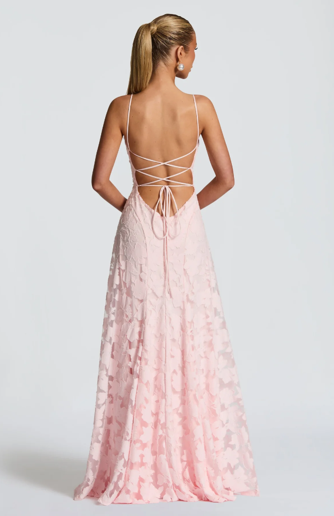 Nalevi – figurformendes Spitzen-Maxikleid
