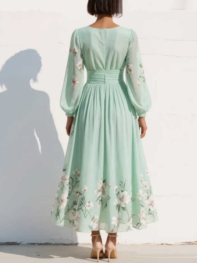 Nerise – Floraler Druck, definierter Taillenbereich, Midikleid
