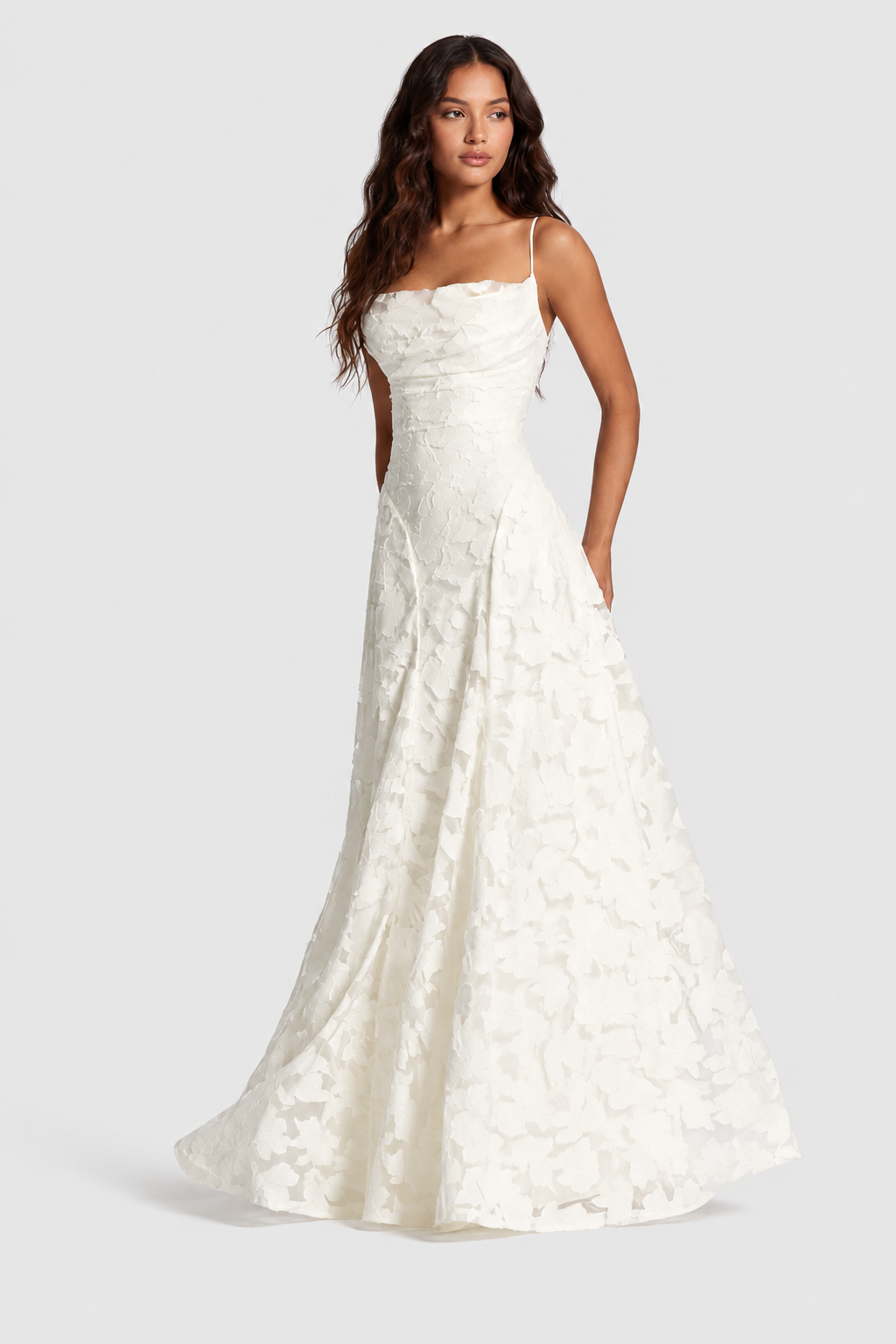 Nerila – erhabenes Blumenspitzenkleid