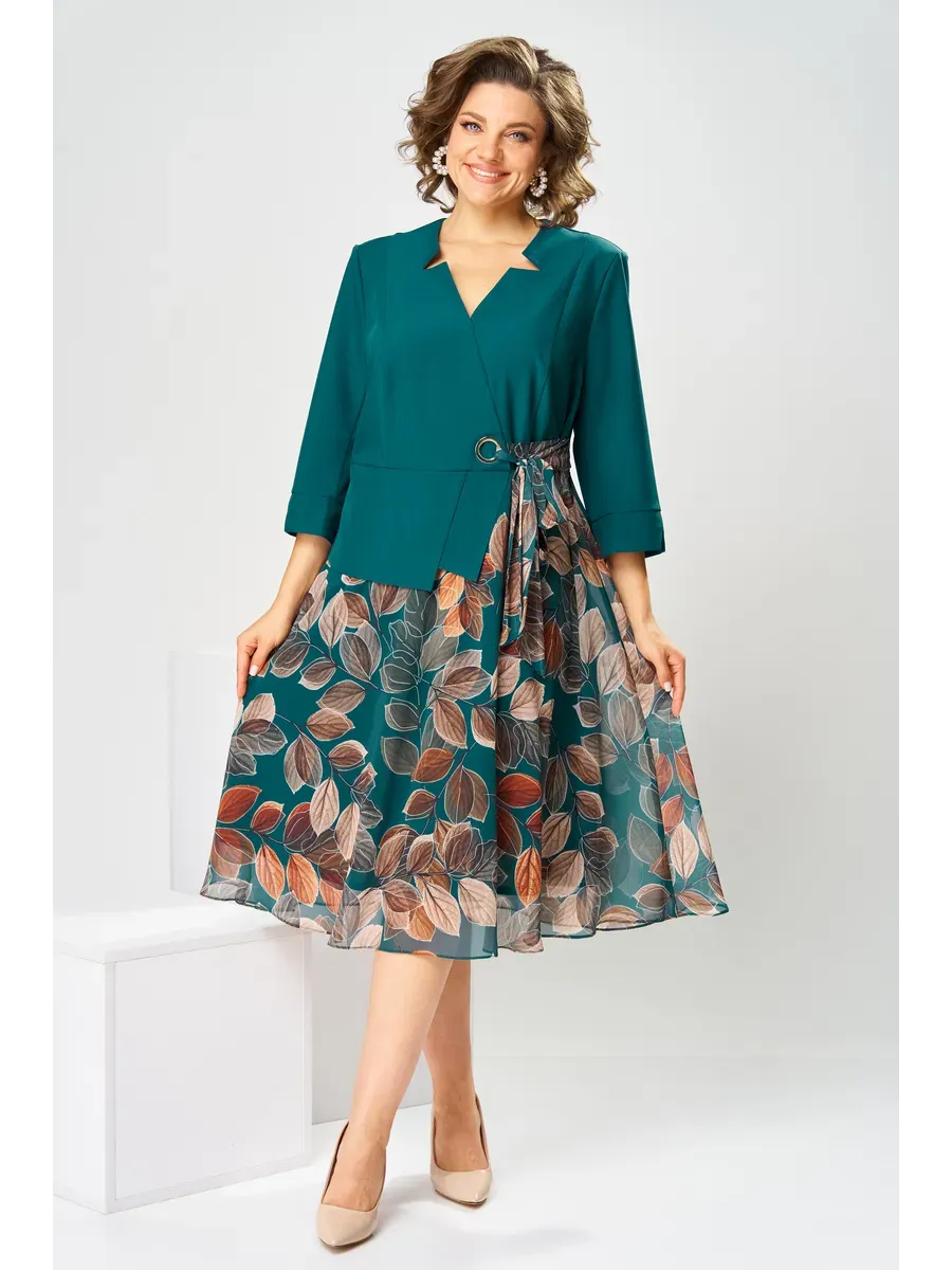 Ilyra – Reverskragen-Chiffonkleid