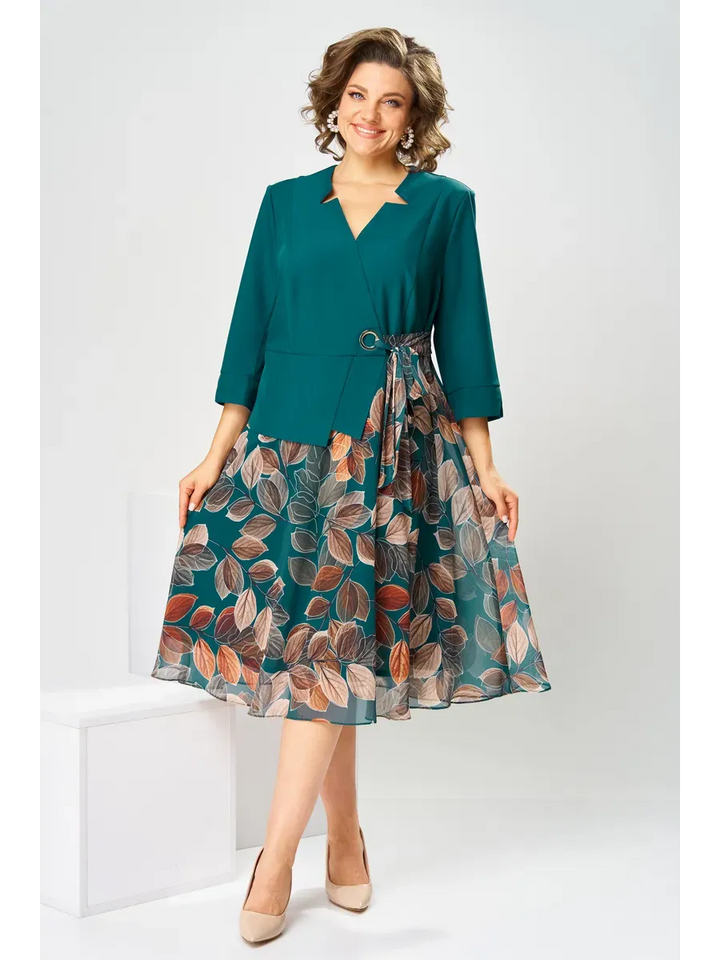 Ilyra – Reverskragen-Chiffonkleid