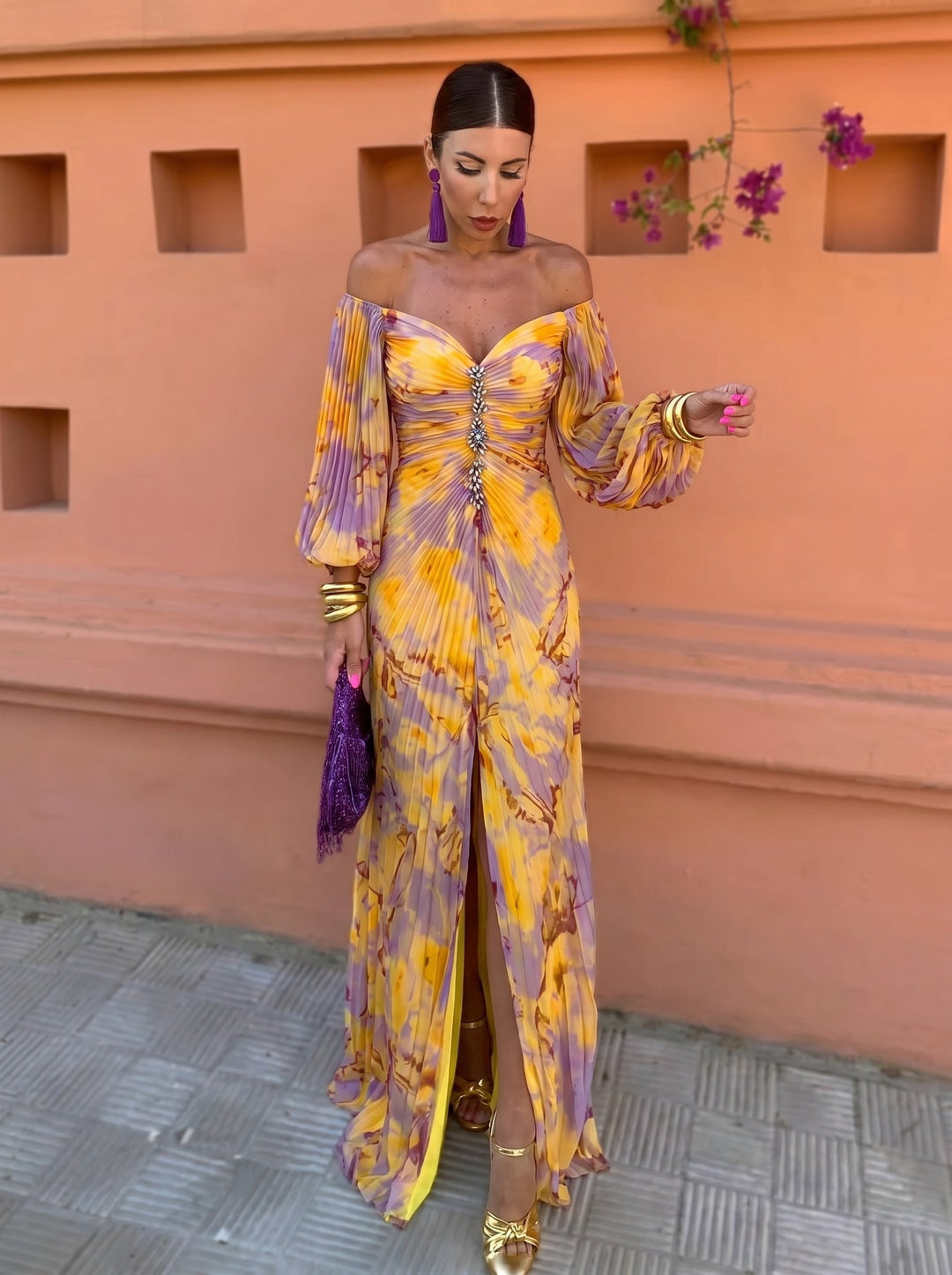 Nivara – Kleid mit floralem Druck und ausgeschnittenem Dekolleté