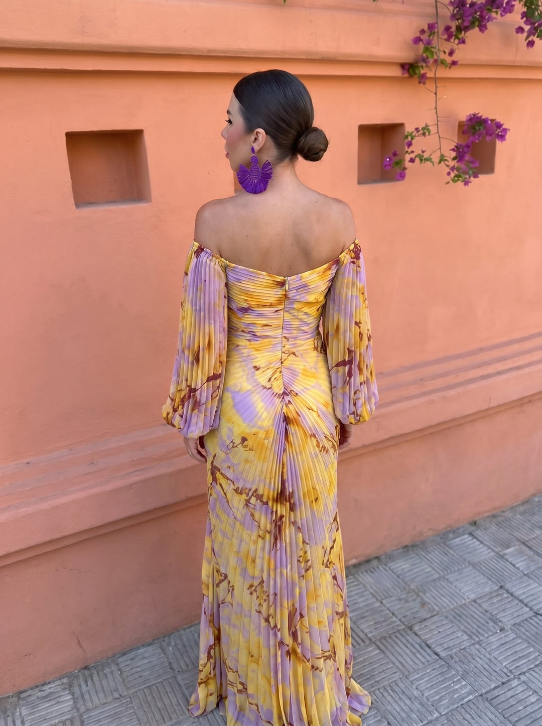 Nivara – Kleid mit floralem Druck und ausgeschnittenem Dekolleté