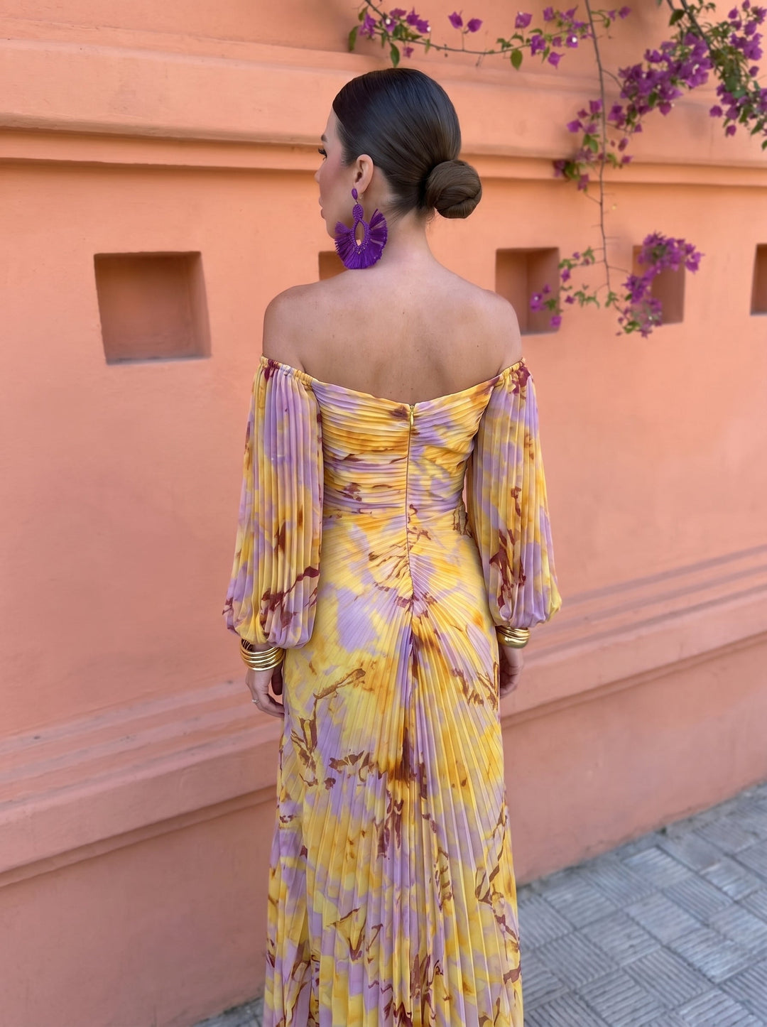 Nivara – Kleid mit floralem Druck und ausgeschnittenem Dekolleté