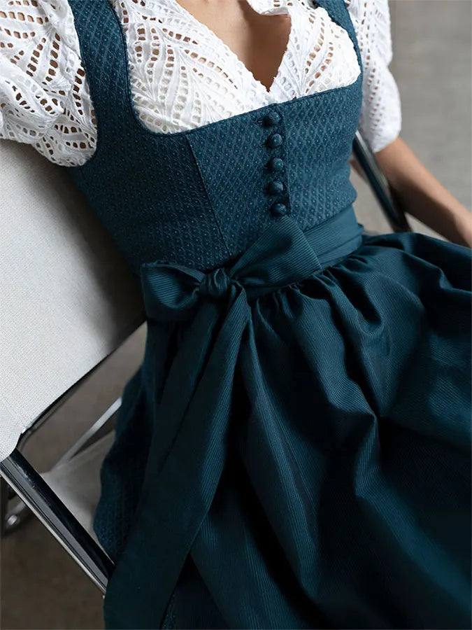 Solira – Jacquardkleid mit Bogenkante vorn