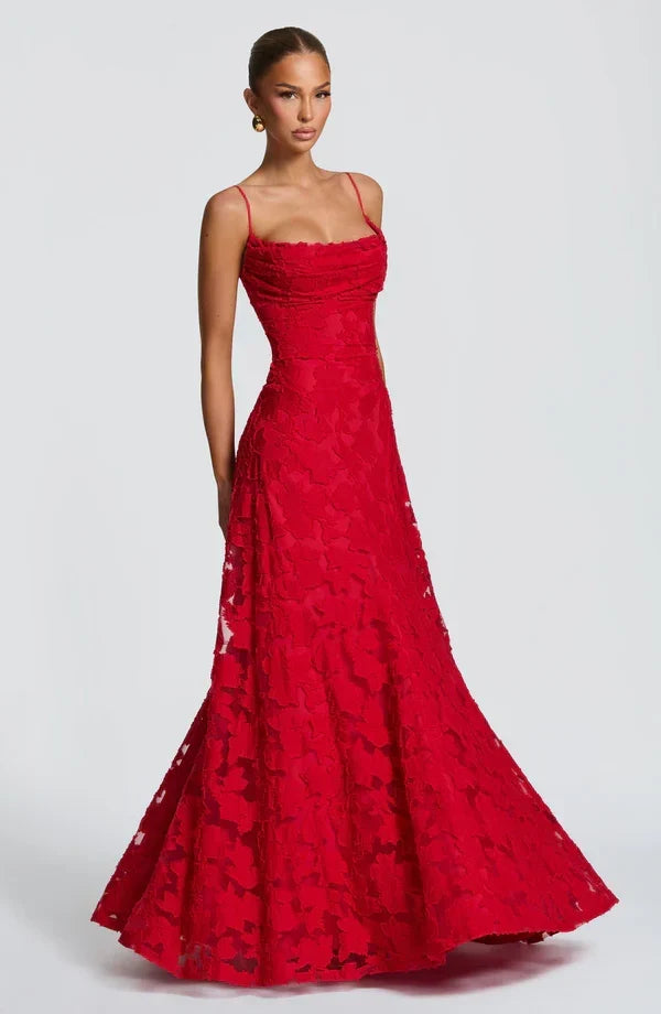 Nalevi – figurformendes Spitzen-Maxikleid