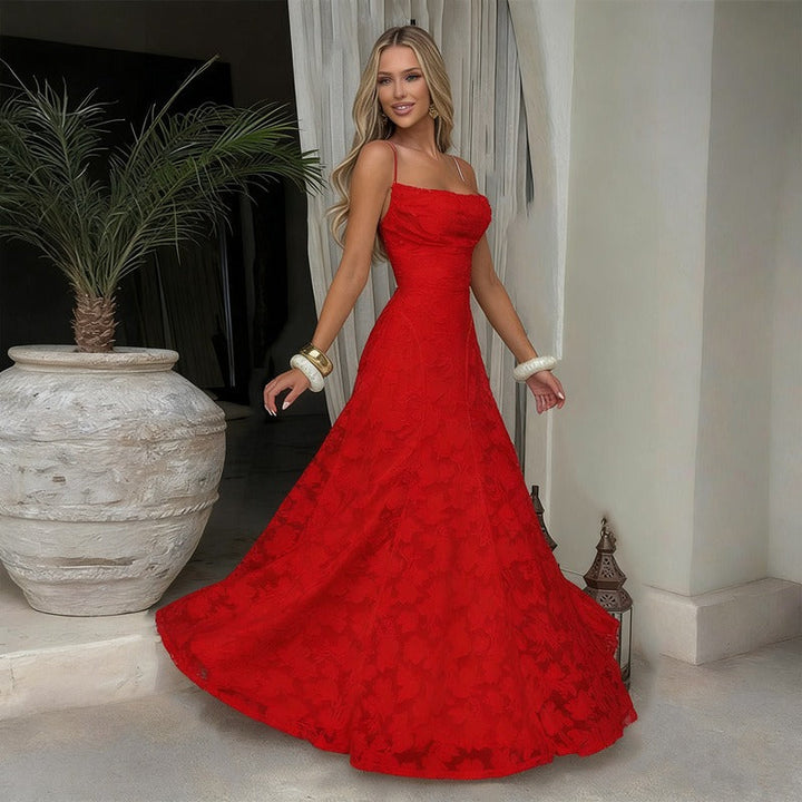 Nalevi – figurformendes Spitzen-Maxikleid