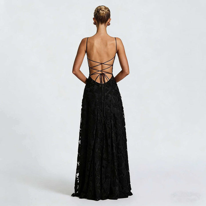 Nalevi – figurformendes Spitzen-Maxikleid