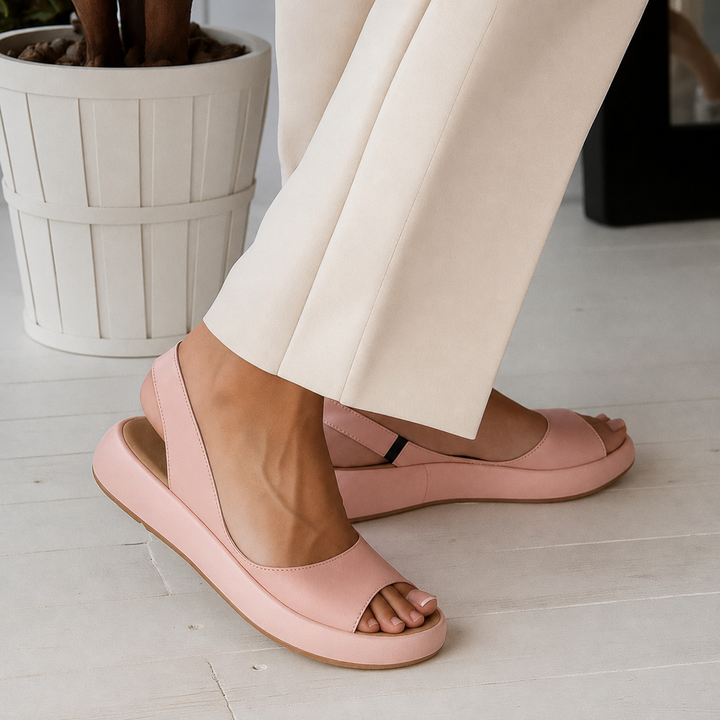 Kaelia – Sandalen mit schmalen Riemen und Gummisohle