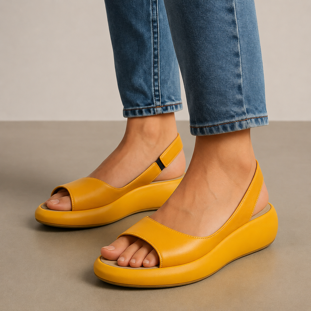 Kaelia – Sandalen mit schmalen Riemen und Gummisohle