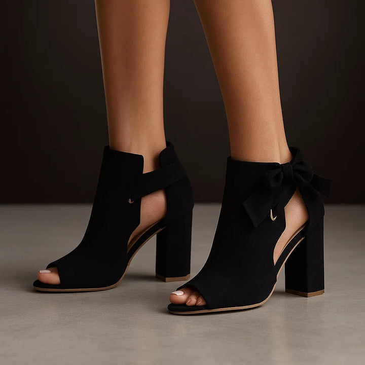 Rivena – Knöchelschleife Wildleder-Absatzsandalen